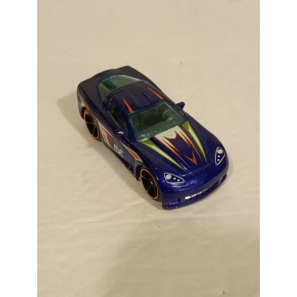 Hot Wheels 2005 Corvette C6 Purple Metallic Diecast Car 1:64 Racing Graphics